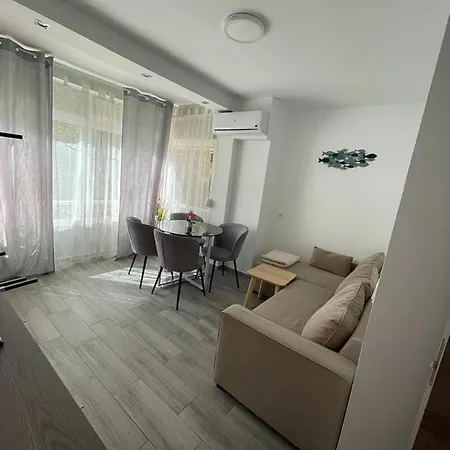 Blue Ocean Apartment *